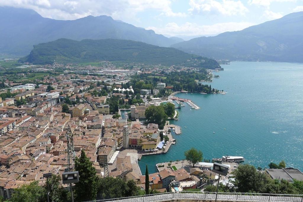 Casa Filippo Large 3 Room Apartment, Close To The Beach, Free Wifi Internet Riva del Garda Kültér fotó
